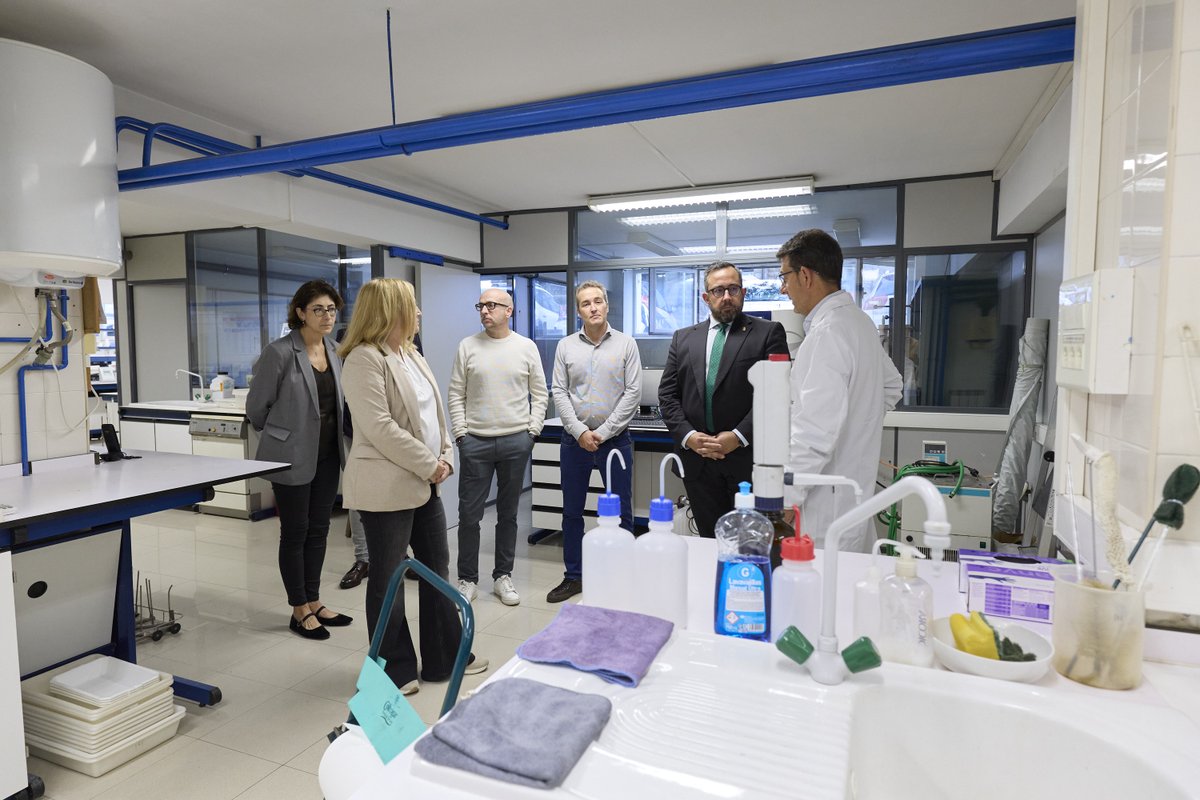 noticiasgob_na's tweet photo. ▶️ El vicepresidente @javierremirez ha visitado estas instalaciones de la sociedad pública @NASERTIC en Villava, que procesan cerca de 50.000 muestras al año https://t.co/TX7wHYbdmB