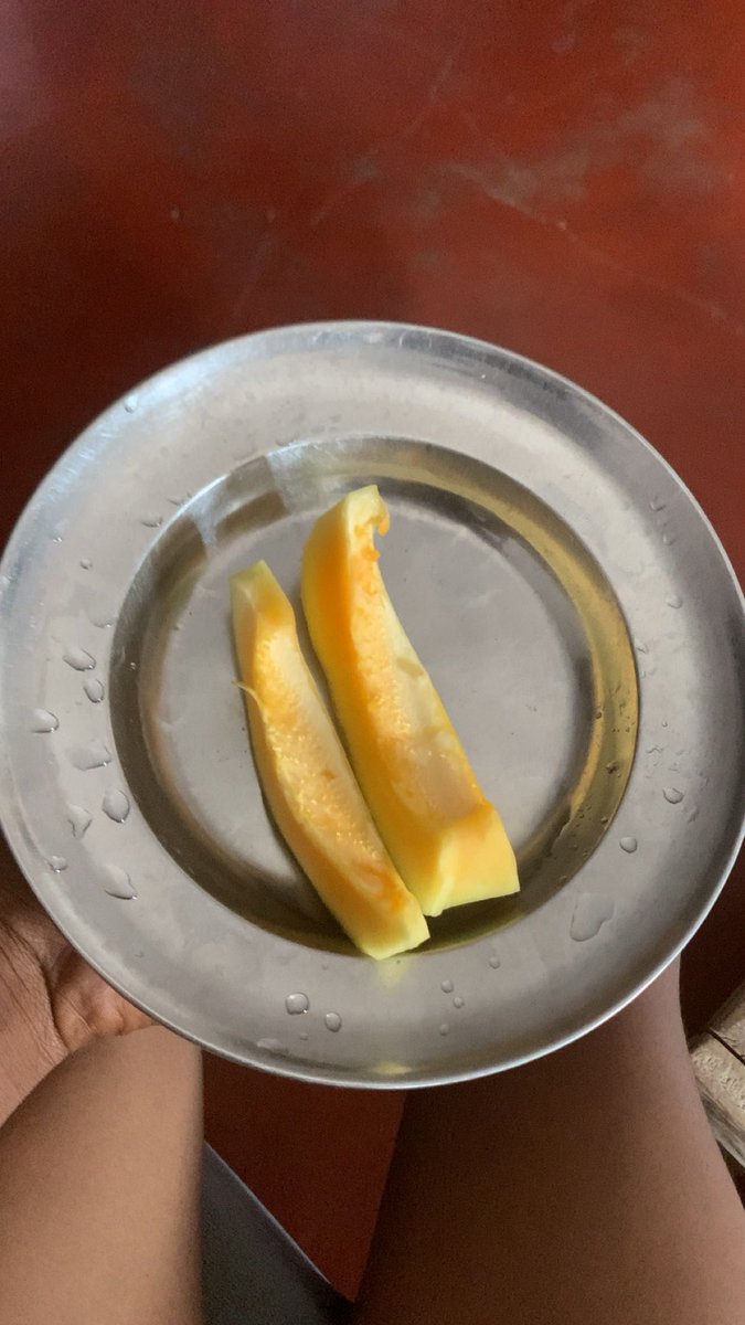 ArakunrinOgbo's tweet photo. Having pancakes pawpaw for lunch and you?? 😋 https://t.co/tKIiYt1CoM