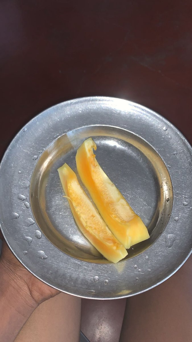ArakunrinOgbo's tweet photo. Having pancakes pawpaw for lunch and you?? 😋 https://t.co/tKIiYt1CoM