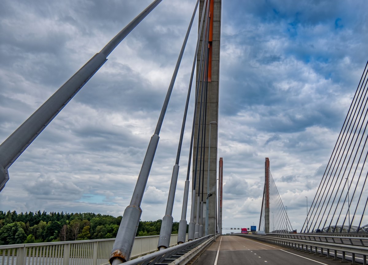 wimbeerden's tweet photo. Brug van de dag
29 september 2026
De Martinus Nijhoffbrug uit 1996 over de Waal nabij Zaltbommel,het ontwerp is van het ingenieurs consortium BVW.
De foto's zijn door mij genomen op 2 juli 2011 en verbeterd met AI. https://t.co/jpfVXcJOaw