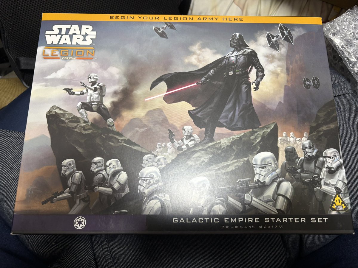 sigure00's tweet photo. 注文から1か月やっとこSTARWARS Legionの帝国スターターセットが届きました。ストームトルーパーかっこいい！！まずは遊べるようになるまでにしなくては、先は長いぞー^_^ https://t.co/fXgyljKm3L