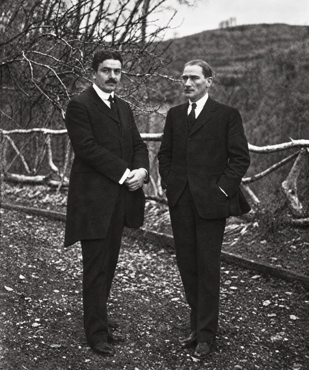 NurayBLGL1's tweet photo. Mustafa Kemal Atatürk ve Rauf Orbay Ankara Çankaya Köşkünde. https://t.co/zpX9knquaM