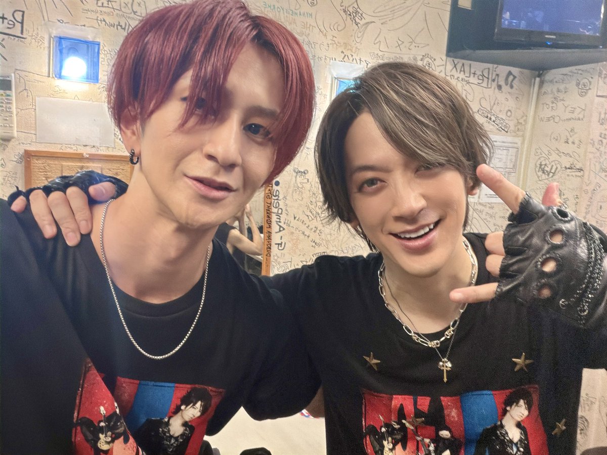 DAICHI_MTD's tweet photo. ツアーを経て知人から無事にマブダチに昇格！？することができましたー🤟笑

DAIGOさん、ツアー中たくさんお世話になりました！ありがとうございました！！
同じ午年🐴4月8日生まれ同士これからもよろしくお願いします！ https://t.co/oAVEVgeZVF