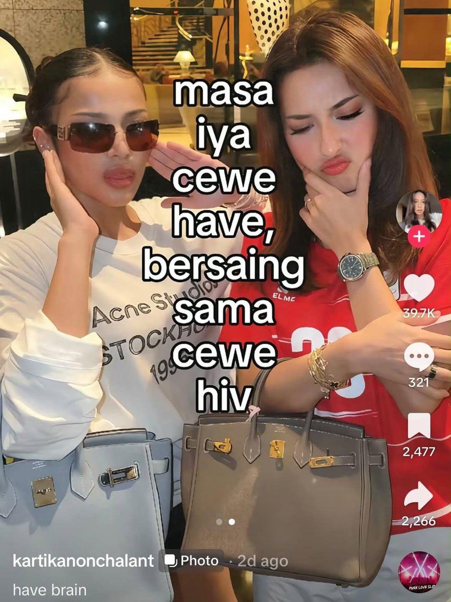 biduanssa's tweet photo. trend lo jelek kartika!!! 

gini ya, ada orang yang positif HIV karena dia "korban" bukan karena orgnya jajan.

kalopun becanda becanda lo jelek! https://t.co/zcLjHupEzm