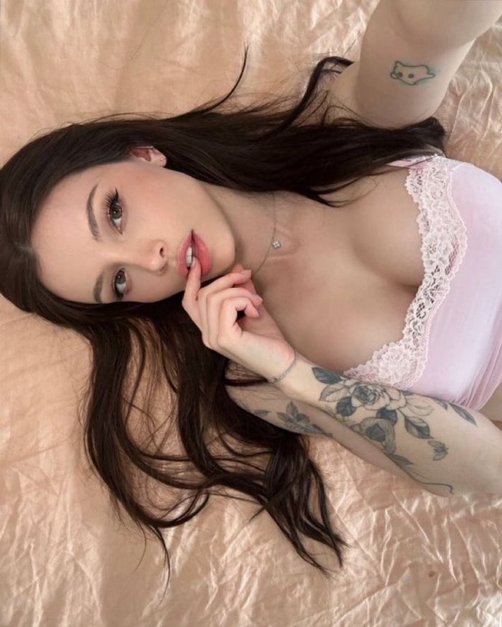EBHgoddessq9's tweet photo. pretty pink, pretty face, and pretty cleavage make beta brain go ˗ˏˋ pop ˎˊ˗ 💕

cutie lips and cutie lace make you eager to pump🩷

now tilt your head to the side like a good pup and 𖹭 send 𖹭 ~ hehe😇
cuck cuckold hotwife nsfw bbc bnwo findom horny goon gooner feargasm catfish https://t.co/RHXXHTMM89