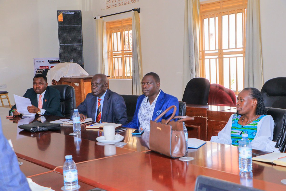 LAlionzi's tweet photo. Today, I joined the Executive Secretaries of Arua City in an engagement with the Department of Education to understand its mandate vis-à-vis its current status, work plan, and the challenges affecting service delivery. https://t.co/aV0F5yGnJu
