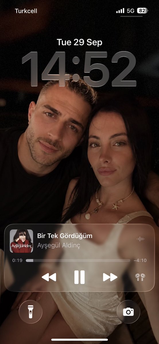 merilesyaaa's tweet photo. Ekranımda sen, aklımda sen, kalbimde sen, bir tek gördüğüm sen… https://t.co/E2YjTvQrup
