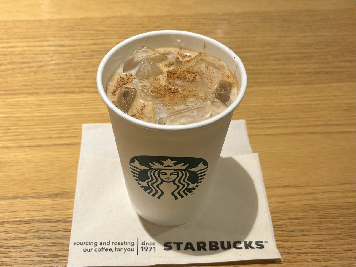 KOMAhappygiving's tweet photo. 残業した後にE-maへ移動。
久々にスタバの常設ドリンク（チャイティーラテ）頼んだワ。
この後に『メイドインアビス 烈日の黄金郷【前編】』を観るんヨ〜。
ＴＶシリーズを劇場上映してるの今日の昼に気付いて慌てて来ました。
もう少しで観逃すトコロだった〜。

#メイアビ #アニメ #烈日の黄金郷 https://t.co/l96JmdsMEj