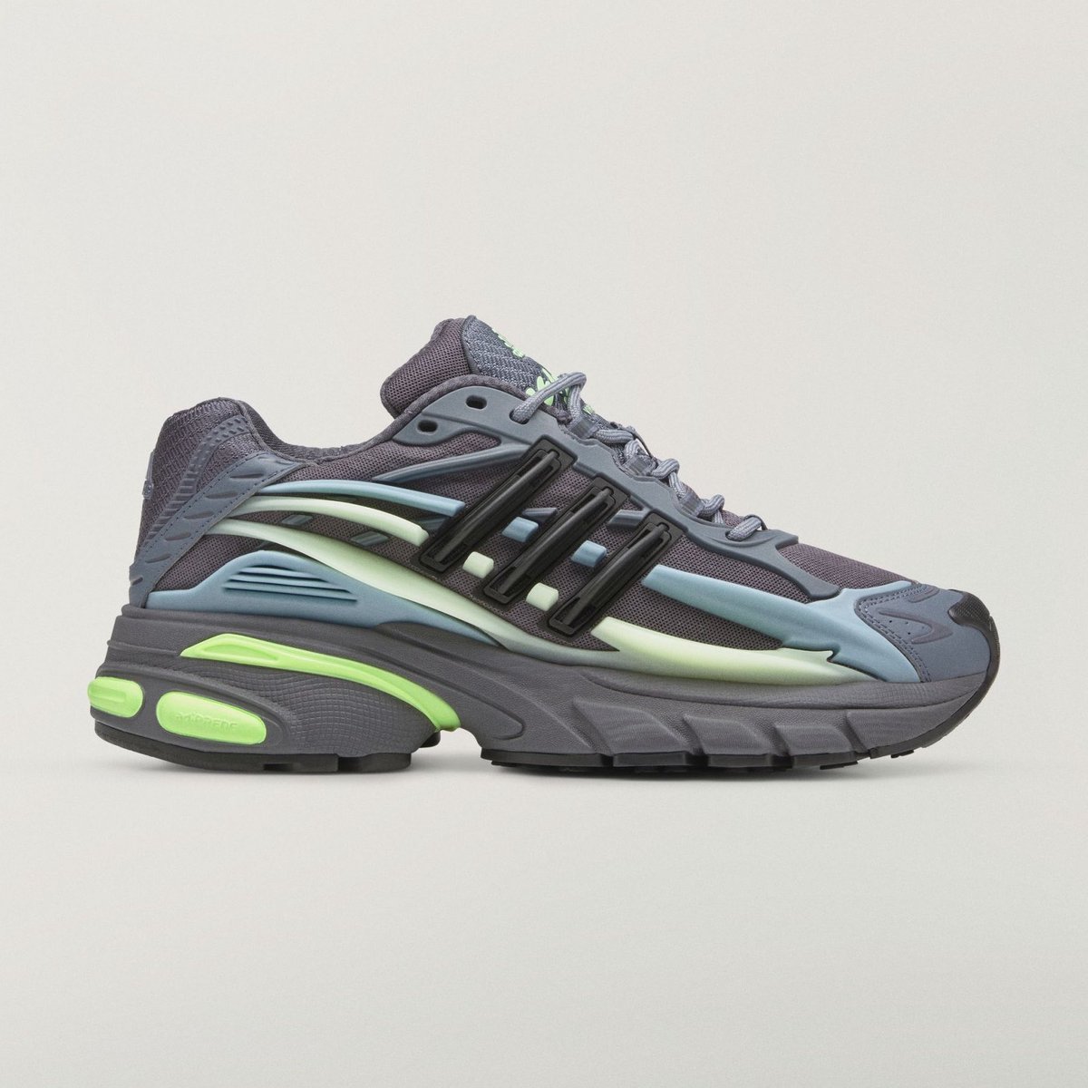 Ovrnundr's tweet photo. Pharrell x adidas Adistar Jellyfish “Onix” 🪼 

OFFICIAL IMAGES 

• $300 
• October 24th https://t.co/8XrRwS3Yc7