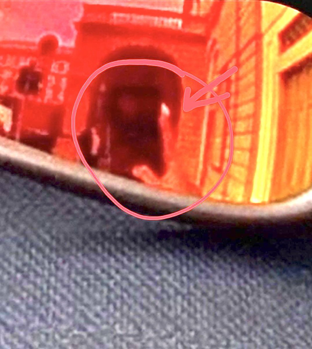 jujumatk's tweet photo. are you fucking blind or what??😭 he's taking a selfie ???? also namtan's post in airport is when she went to phuket not to milan🤣🤣🤣 https://t.co/YMGgMrOTF2