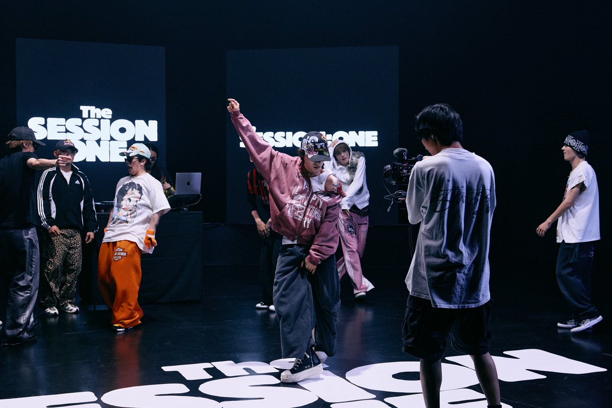 THE_SESSION_ONE's tweet photo. 📸

#TheSESSIONONE
#NEiGHBORFLOW https://t.co/dJ37eIov2O