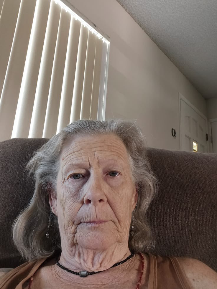Danthann's tweet photo. Would you date a 73 year old single mom from USA?😔 https://t.co/HKau9O2gWZ