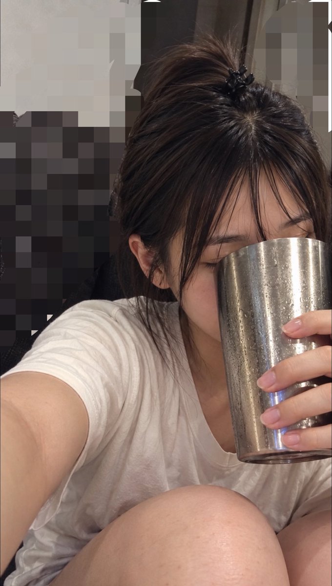 mio_hoiku's tweet photo. 愛されてるって、
「好き」って何回言われたかじゃないと思う。

「お腹すいた？」
「寒くない？」
「眠くない？」

こんなことばっかり気にしてくる人。

もはや彼氏というより保護者みたいだけど笑

でも女の子が本当に欲しいのって、
ドキドキさせてくれる男より
安心して甘えられる男性なのかもしれない。

何も頑張らなくても
ちゃんと気にかけてもらえる。

そういうのを
「愛されてる」って言いたい🫶🏻