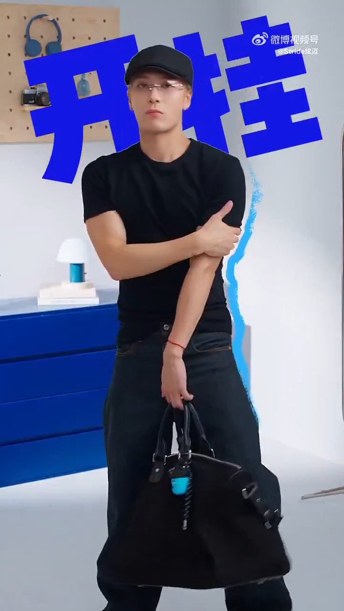 JackyTeamBKK's tweet photo. หมากฝรั่งหล่อมาก 😆 โฆษณา Stride ตัวใหม่ค่ะ 
ชอบลุคไหนกันคะ ทีมหนุ่มยีนส์กด like ทีมหนุ่มแว่นกด repost 😁 

#JacksonWang https://t.co/Np8iMdPUXg