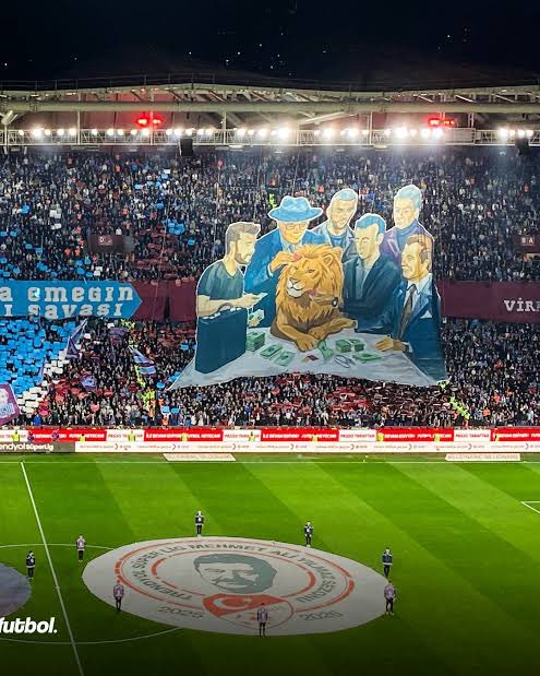 Besiktasin_sesi's tweet photo. Futbol tarihinin en anlamlı koreografisi. https://t.co/VLVdZUBUKl