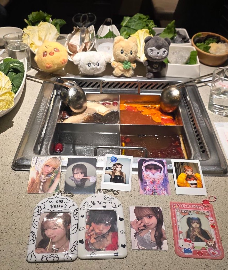 y_clov_er's tweet photo. 마지막 하이디라오 뒤풀이~~~!!💕
예나 생일 축하했다😭🎉

@apple_mandoo 
@jewel_of_crow 
@jigum_isnow 
@aigu_illette 
@Jamayena0929 
@aigu_illette 
@y_clov_er https://t.co/fqcUoeE5QN