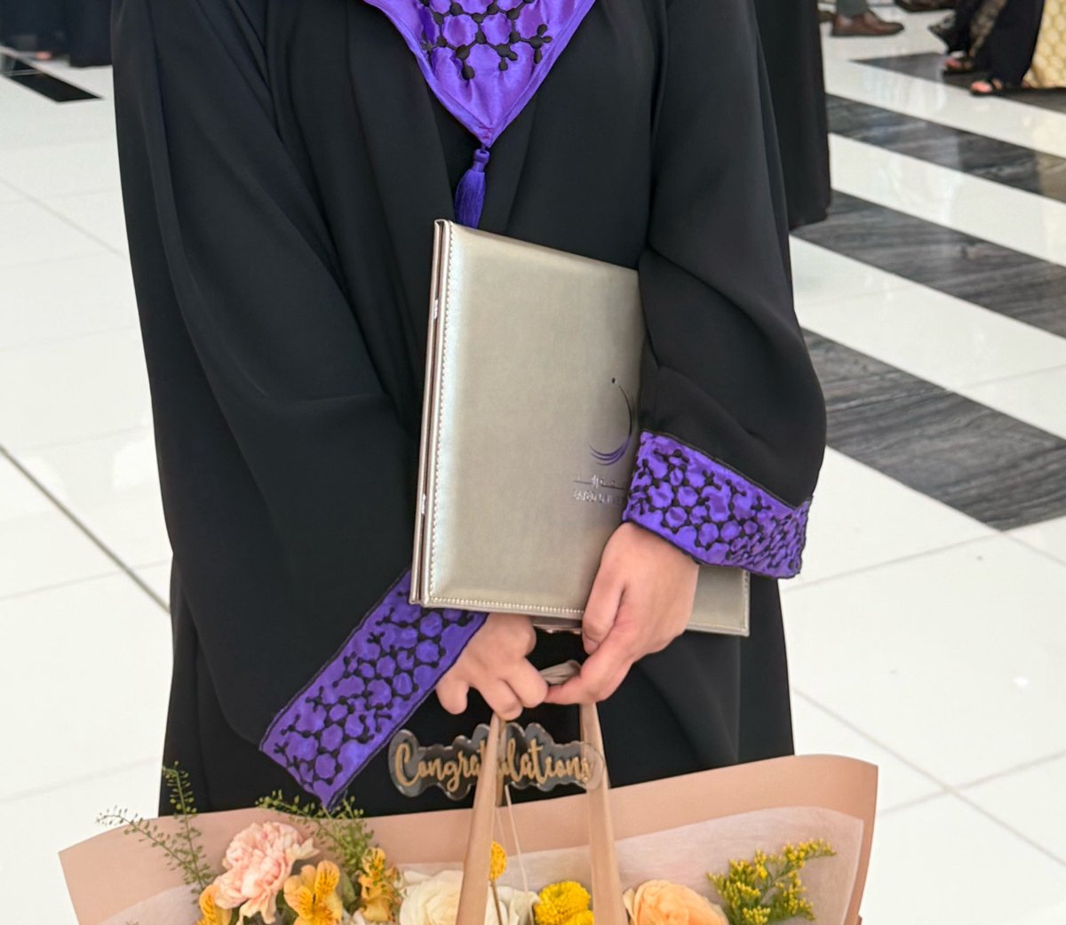 softlyobserving's tweet photo. 🎓💜الحمدلله https://t.co/8tym5niztQ