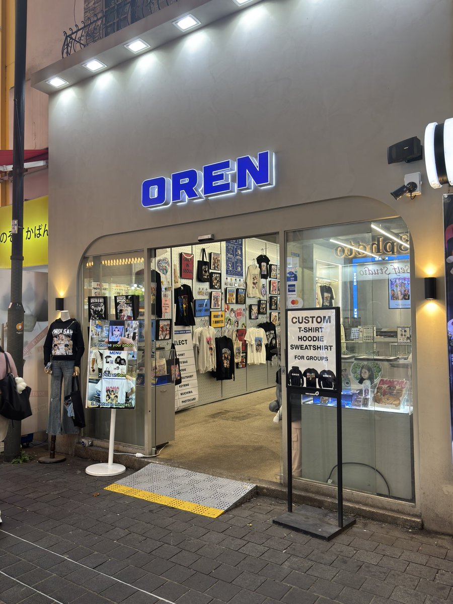 hoongsblush's tweet photo. randomly in myeongdong.. https://t.co/xw3zggbvm2