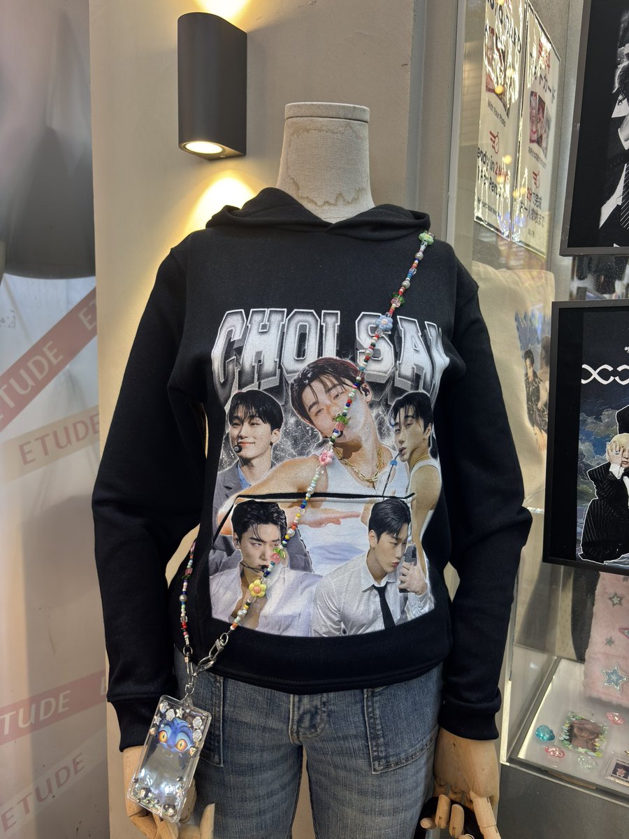 hoongsblush's tweet photo. randomly in myeongdong.. https://t.co/xw3zggbvm2