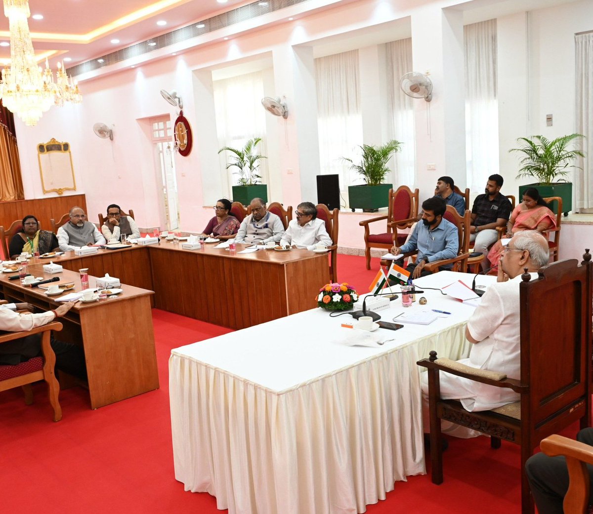 rajendraarlekar's tweet photo. केरल में युवाओं की सहभागिता को मजबूत करने के लिए लोकभवन में राज्य के विश्वविद्यालयों के कुलपतियों की बैठक की अध्यक्षता की। विश्वविद्यालय परिसरों का दौरा कर विद्यार्थियों से सीधे संवाद करने तथा उनके शारीरिक और मानसिक स्वास्थ्य को बढ़ावा देने वाली पहलों को शैक्षणिक व्यवस्था में शामिल करने पर चर्चा की। MY Bharat Chapters को विश्वविद्यालयों तक विस्तारित करने के प्रस्ताव पर भी विचार-विमर्श हुआ।
-
Chaired a meeting of the Vice-Chancellors of universities in Keralam at Lokbhavan to strengthen youth engagement across the State. I announced plans to visit university campuses and interact directly with students, with a focus on meaningful human connection. We also discussed integrating initiatives to promote the physical and mental well-being of students into the academic framework, along with the proposal to establish dedicated MY Bharat Chapters in universities.