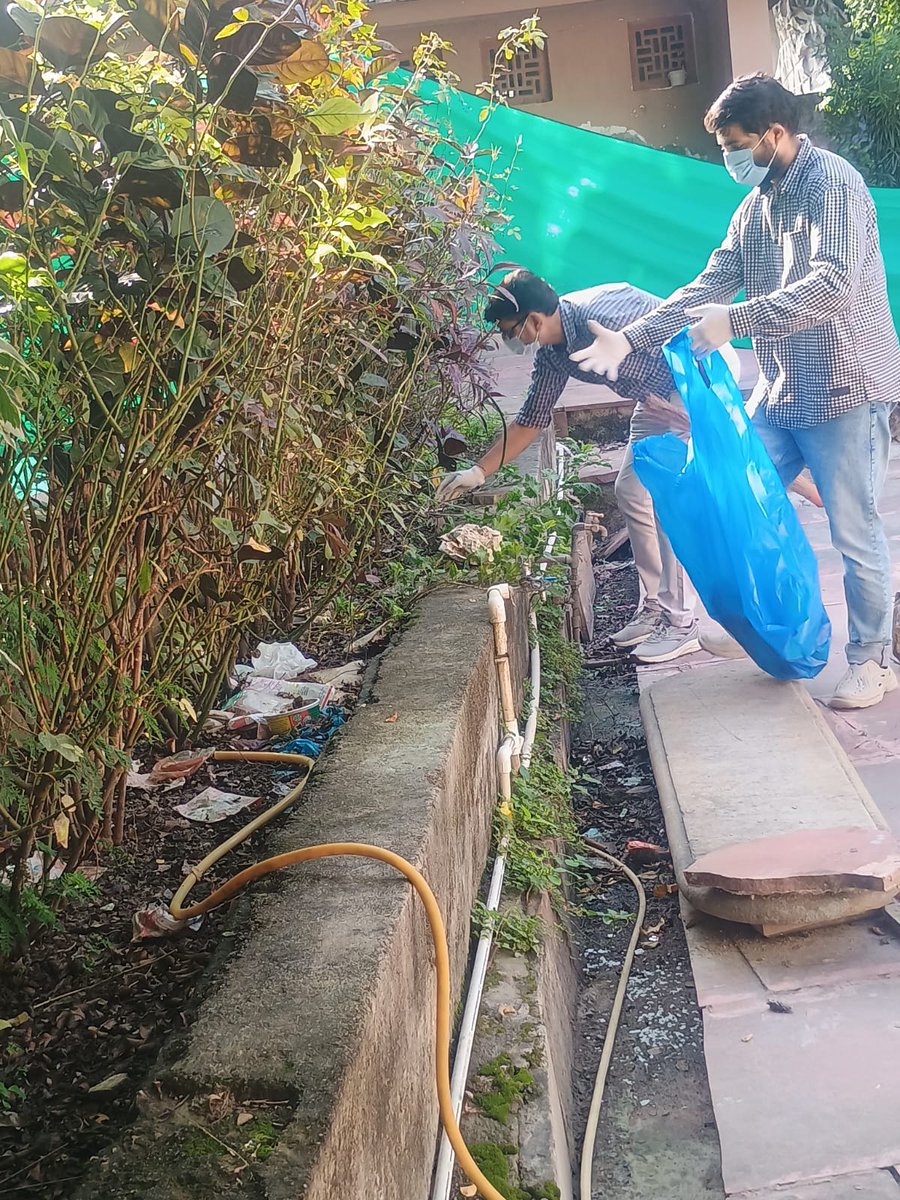FciGwalimp's tweet photo. स्वच्छता ही सेवा–2026 के अंतर्गत विश्व पर्यटन दिवस पर 27.09.2026 को FCI मंडल कार्यालय, ग्वालियर द्वारा "महारानी लक्ष्मीबाई समाधि स्थल" पर स्वच्छता अभियान चलाया गया एवं “Swachh Tourist Spots / Iconic Places” गतिविधि के माध्यम से स्वच्छ एवं सुंदर पर्यटन स्थलों का संदेश दिया गया। https://t.co/w37nsBn1K5