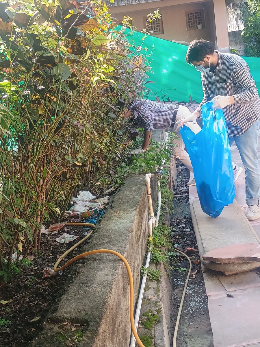 FciGwalimp's tweet photo. स्वच्छता ही सेवा–2026 के अंतर्गत विश्व पर्यटन दिवस पर 27.09.2026 को FCI मंडल कार्यालय, ग्वालियर द्वारा "महारानी लक्ष्मीबाई समाधि स्थल" पर स्वच्छता अभियान चलाया गया एवं “Swachh Tourist Spots / Iconic Places” गतिविधि के माध्यम से स्वच्छ एवं सुंदर पर्यटन स्थलों का संदेश दिया गया। https://t.co/w37nsBn1K5