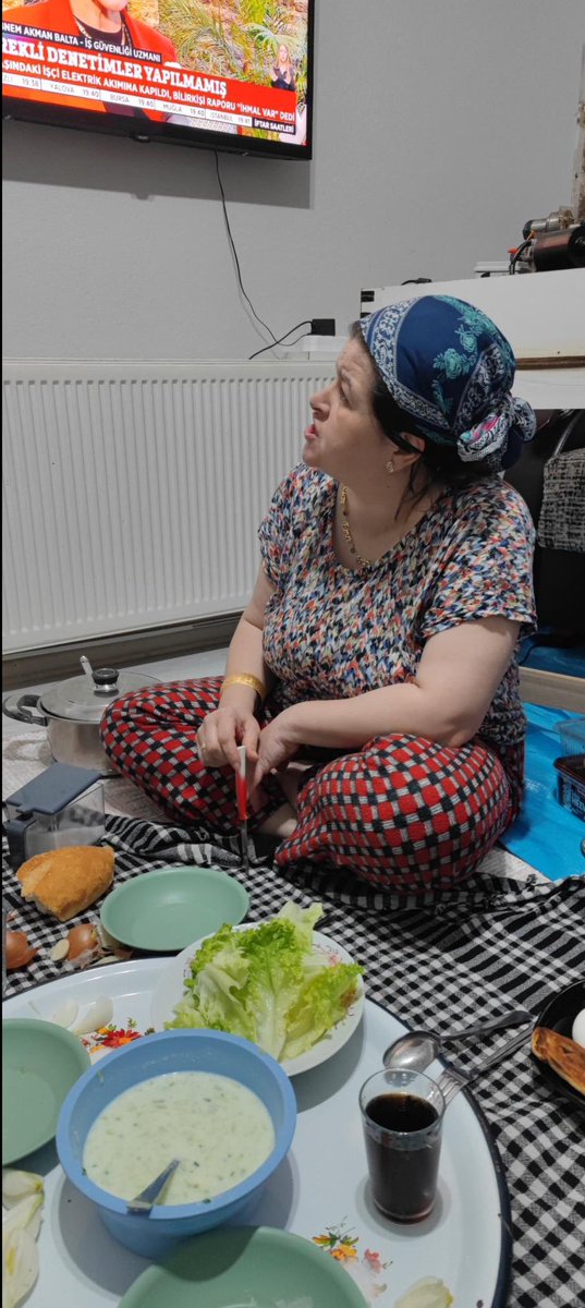 zevksahibi42's tweet photo. takipçimizin türbanlı annesi yorumları bekliyor https://t.co/vRUwyniRsR