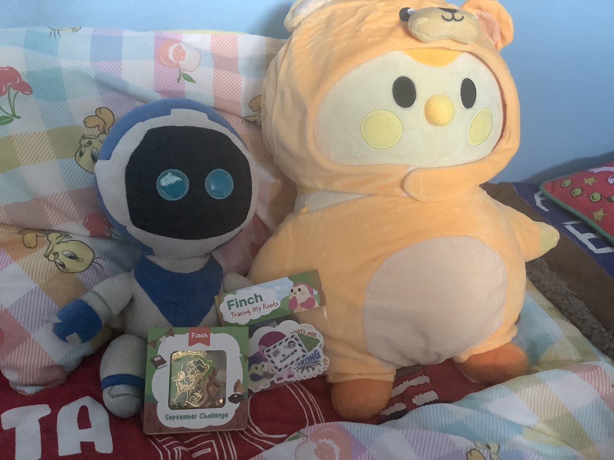 PeelyMaster's tweet photo. Back home in the #hugcorner
Today our Finch September Challenge stuff arrived from @finchcareapp
It was such a fun challenge to make memories with @LilyPlushLife @BDMed_Bear @BellaandGnector for this challenge
We hope to participate in more of these
#finchapp #finchcare https://t.co/cJ0KUgnRpu