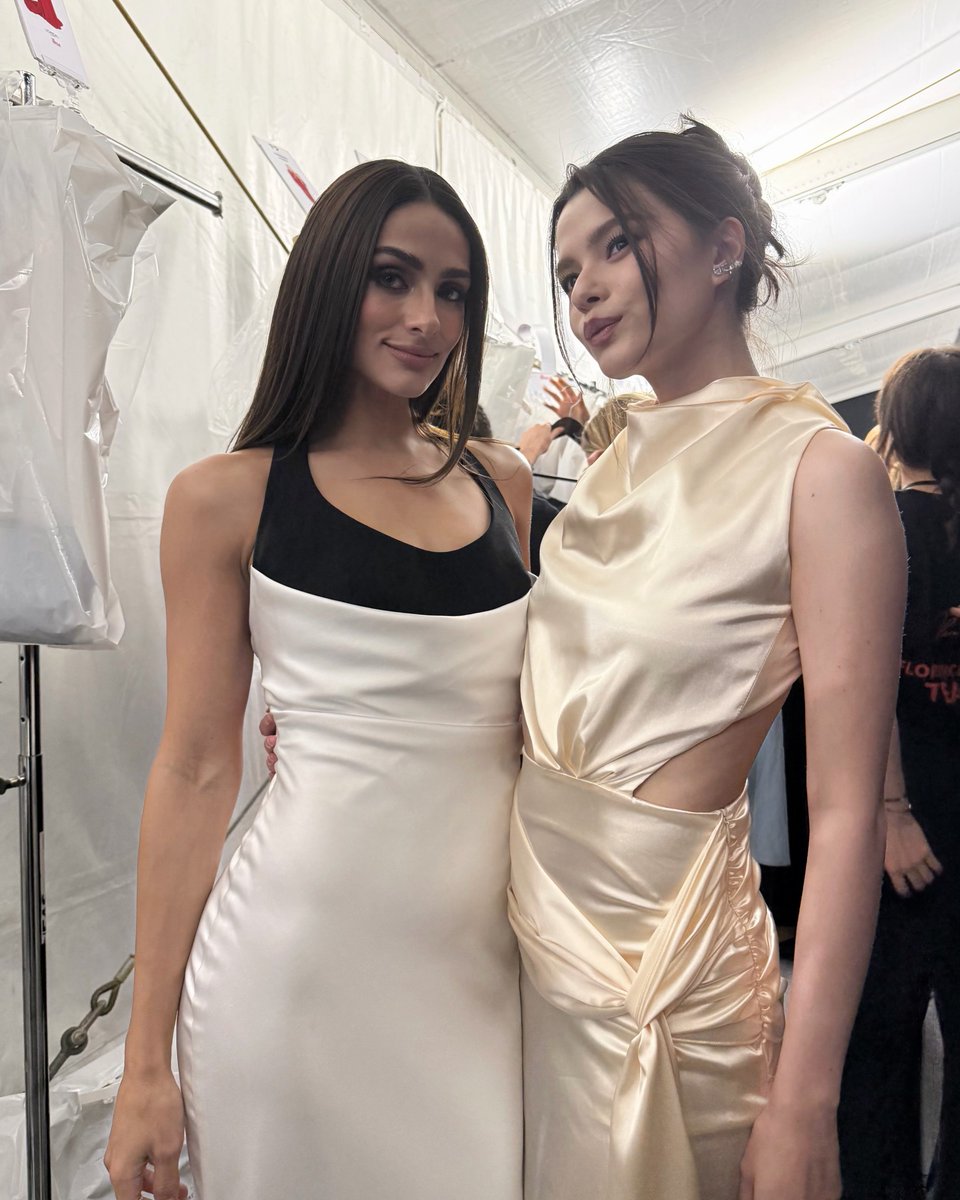 freen__brainrot's tweet photo. she stays collecting pretty girls wherever she goes 😭

#LeDefileLOrealParis2026xBecky
#beckysangels https://t.co/l12jXteSOy