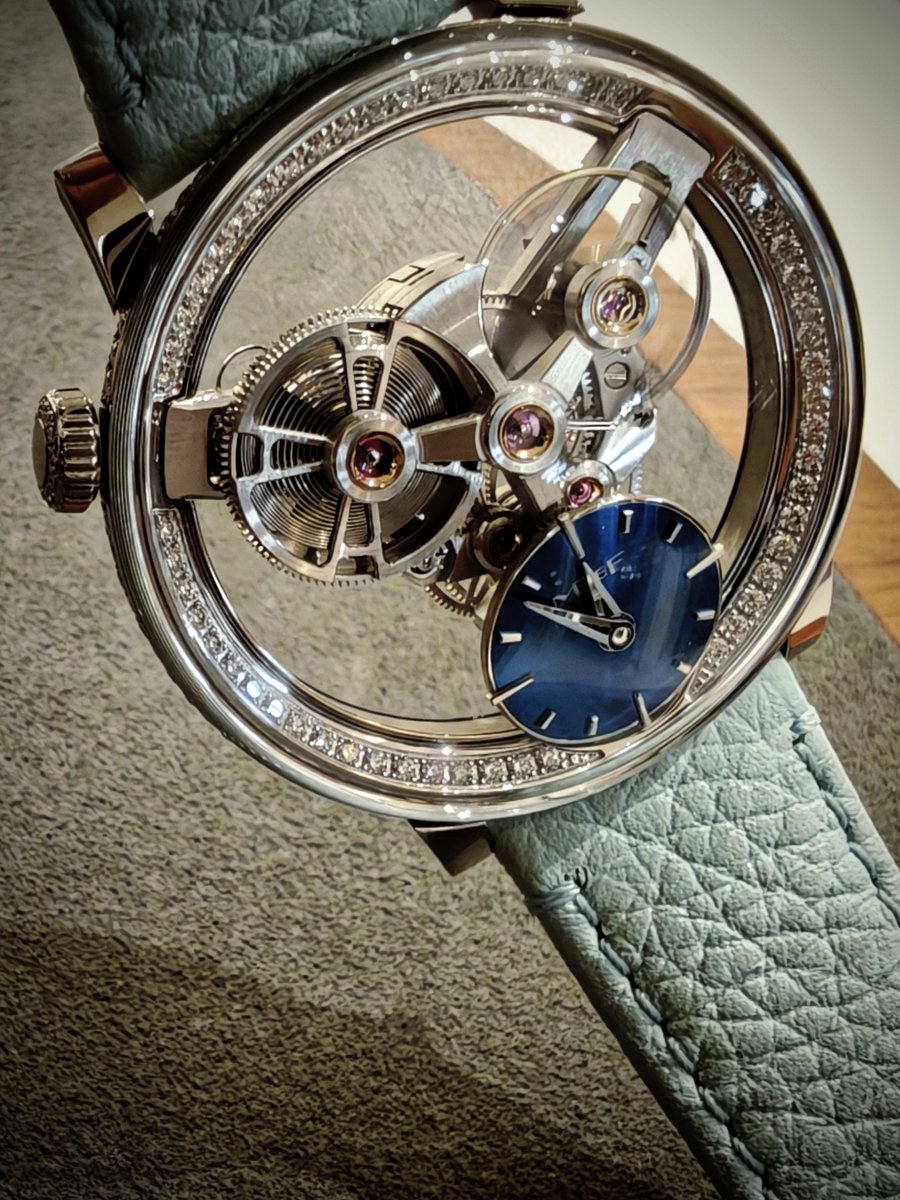 PolPetual's tweet photo. SP One Pavée
.
#MBandF #SpecialOne #Unisex #LessIsMore #WatchWorldWideMag
@MBandF @PMTTHEHOURGLASS https://t.co/uU09j4cxwx