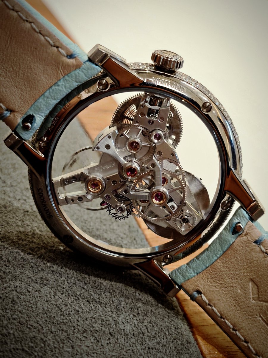 PolPetual's tweet photo. SP One Pavée
.
#MBandF #SpecialOne #Unisex #LessIsMore #WatchWorldWideMag
@MBandF @PMTTHEHOURGLASS https://t.co/uU09j4cxwx