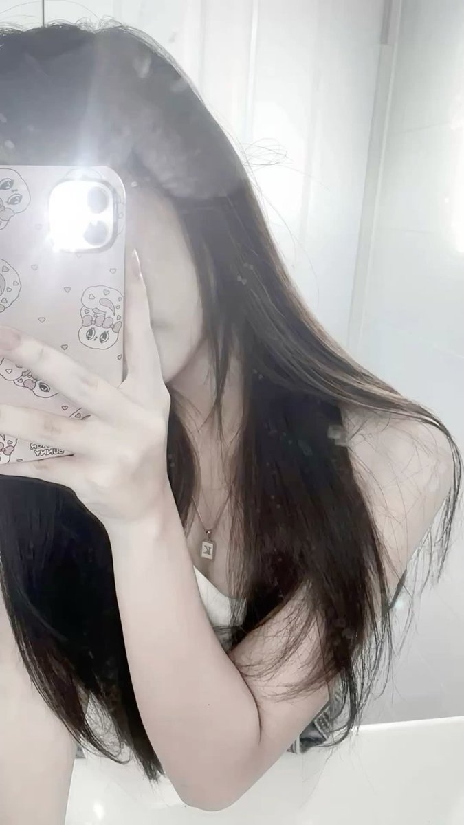 VioletHosfptiv's tweet photo. ป้ายยาสายรีบตอนเช้า ตัวนี้เกลี่ยง่าย ใช้แล้วไม่ต้องเสียเวลานาน ได้เลย
🌤️ ครีมกันแดดเนื้อซูเฟล่ บางเบา คุมมันนาน ✨
สัมผัสนุ่มละมุน เกลี่ยแล้วกระจายทั่วผิวได้ง่าย เหมาะกับการหยิบใช้เป็นประจำในตอนเช้า
ลายย: Ppkk_074

รับงานเชียงใหม่
#รับงานเชียงใหม่ 
#เชียงใหม่ 
#สาวสองเชียงใหม่ https://t.co/N2D5vhWCIv