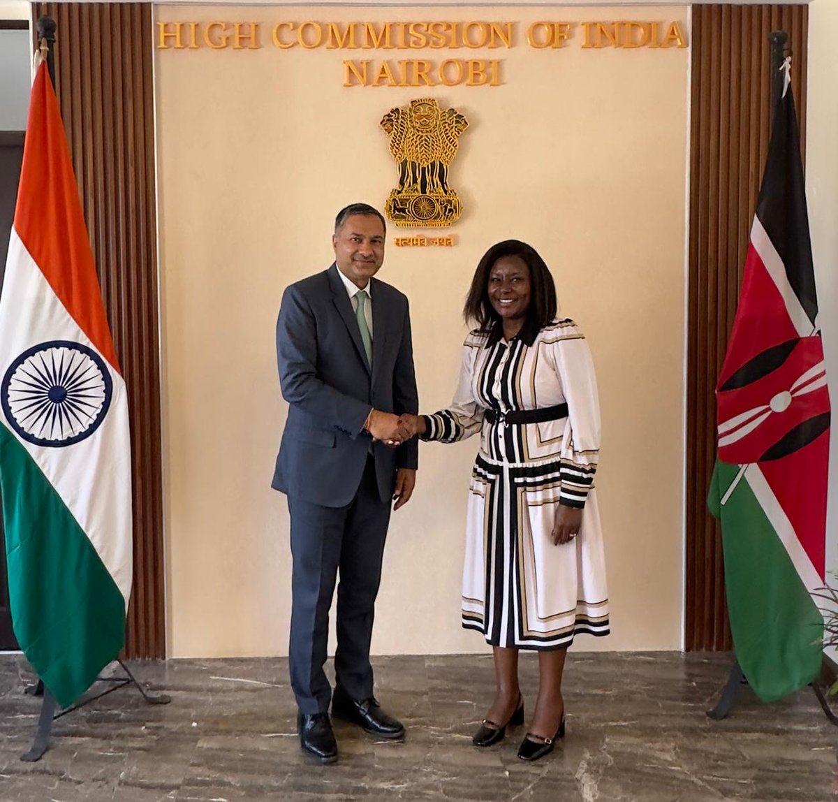 IndiainKenya's tweet photo. High Commissioner @AdarshSwaika1 received H.E Cecily Mbarire, Governor of Embu county and Chairperson of United Democratic Alliance (UDA). 

They discussed trade and investment cooperation opportunities between Embu county and India. They also exchanged views on other matters of mutual interest. 

The meeting came as a follow-up to High Commissioner’s recent visit to Embu county as part of his tour to Mt Kenya region.

@MEAIndia @embucountygovt @CecilyMbarire @UDAKenya @IndianDiplomacy @KenyaGovernors @ANI @DDNewslive @PIB_India @ForeignOfficeKE