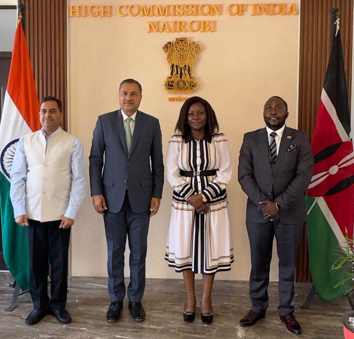 IndiainKenya's tweet photo. High Commissioner @AdarshSwaika1 received H.E Cecily Mbarire, Governor of Embu county and Chairperson of United Democratic Alliance (UDA). 

They discussed trade and investment cooperation opportunities between Embu county and India. They also exchanged views on other matters of mutual interest. 

The meeting came as a follow-up to High Commissioner’s recent visit to Embu county as part of his tour to Mt Kenya region.

@MEAIndia @embucountygovt @CecilyMbarire @UDAKenya @IndianDiplomacy @KenyaGovernors @ANI @DDNewslive @PIB_India @ForeignOfficeKE