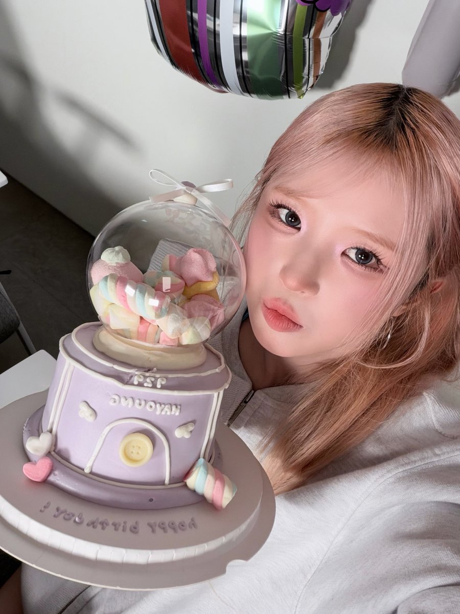 realfromis_9's tweet photo. [🎂] #flover
플로버 오늘 내 생일 함께해 줘서 고마워
덕분에 더 특별한 오늘이 된 것 같아
매년 나보다 내 생일을 더 기다려주는
플로버가 있어서 든든하고 꿈같다
소중한 플로버가 축하해 주는 내 생일은
날 더 특별하게 만들어준다 고마워 ☘🍀💕

#fromis_9 #프로미스나인
#송하영 #하영
#SONGHAYOUNG
#HAPPYHAYOUNGDAY