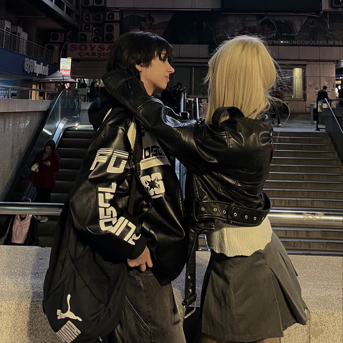 dollusjm's tweet photo. like idols                                 like fans https://t.co/TzPE5TYQlS