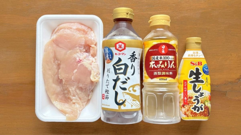 foodistnote's tweet photo. 鶏むね肉はこれでしっとりおいしくいただけます！

鶏むね肉をそぎ切りにしてポリ袋に入れ、白だし大さじ1.5、みりん大さじ1、しょうが小さじ1、片栗粉大さじ2をもみ込み、5分ほど放置。あとは焼くだけです。

洗い物がすくなくてとってもラクです…。 https://t.co/hRmwlEGnWZ