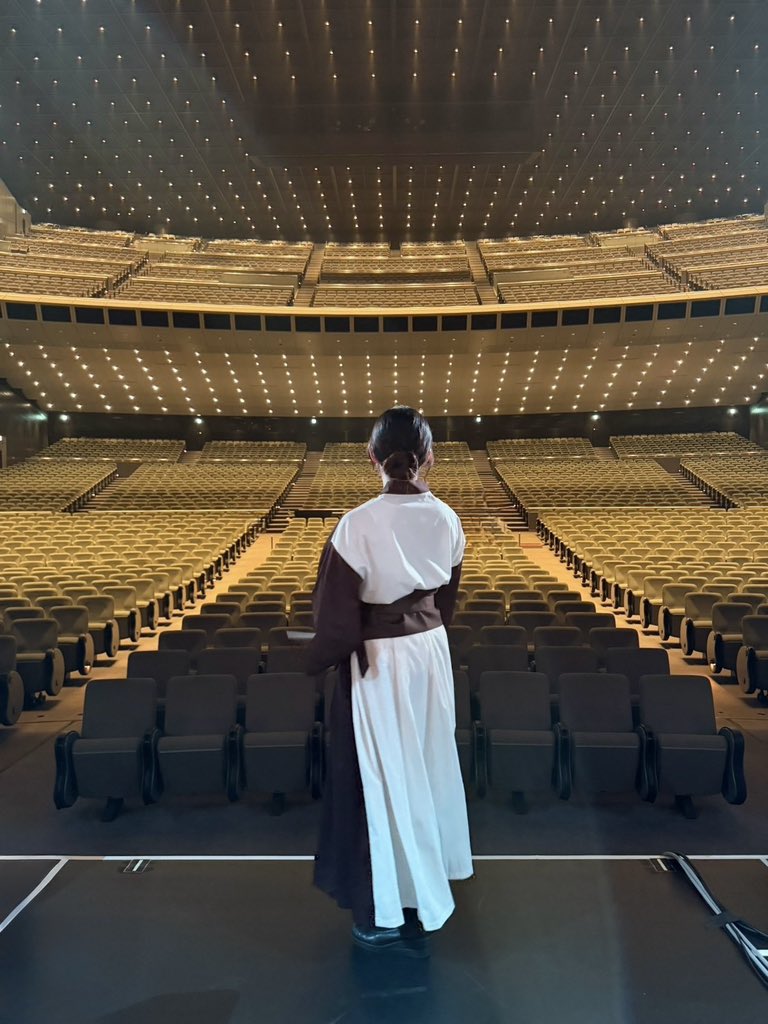 a_ma_ne_818's tweet photo. 【#約束の果て】
ご来場誠にありがとうございました🕊️✨

川野勇の遺族を演じました。
初演の時と同じ役を任せていただき大変光栄でした🪻

ご遺族がどんな思いだったか私には想像しかできませんが思いを馳せる日々でした。

かつての出来事を声の力で伝える、大切な機会に関わらせていただきました🫧 https://t.co/zSd8NNUeLo