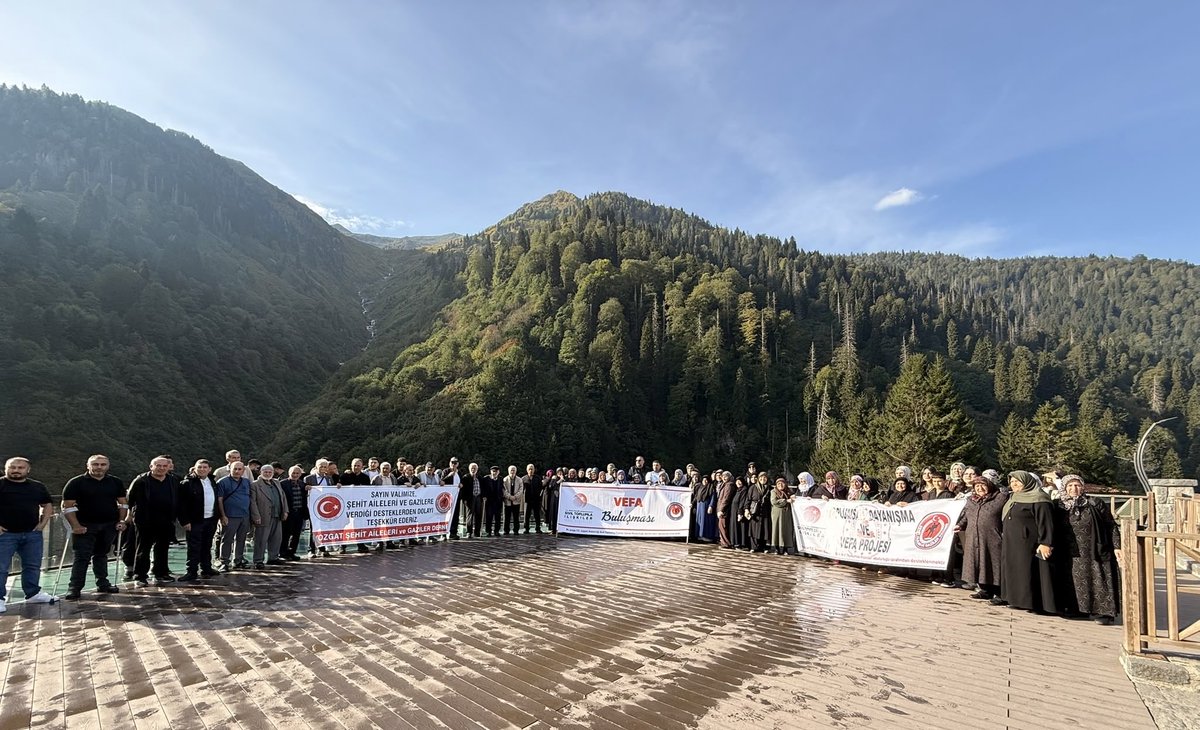 hatice_atan73's tweet photo. 📍Trabzon- Rize 

Ortak acı, aynı dili konuşturur… 🇹🇷

İçişleri Bakanlığı Sivil Toplumla İlişkiler Genel Müdürlüğümüzün destekleri, Sivas Şehit Aileleri ve Gazileri Derneği’ nin yürüttüğü “ Vefa Buluşması” projesi kapsamında; kıymetli şehit annelerimiz ve eşlerinden oluşan hanım kardeşlerimiz doğasıyla sert ancak insanıyla mert olan Trabzon ve Rize illerimizin eşsiz doğasında bir araya geldiler, güzel vakit geçirdiler.

Bu anlamlı organizasyonda emeği geçen sivil toplum kuruluşumuza teşekkür ediyoruz.

@mustafaciftcitr
@tahirshn_mia 
@ihsanselimb
@MahinurOzdemir
@turanbulent
@kubrayigitbasi
@TrabzonValilik
@RizeVali
@fatihdeveci058
@SIVASSEHITGAZI