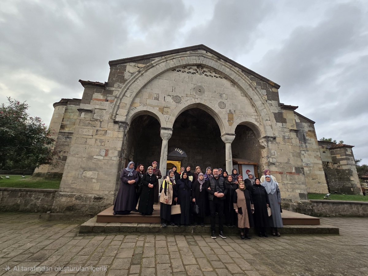 hatice_atan73's tweet photo. 📍Trabzon- Rize 

Ortak acı, aynı dili konuşturur… 🇹🇷

İçişleri Bakanlığı Sivil Toplumla İlişkiler Genel Müdürlüğümüzün destekleri, Sivas Şehit Aileleri ve Gazileri Derneği’ nin yürüttüğü “ Vefa Buluşması” projesi kapsamında; kıymetli şehit annelerimiz ve eşlerinden oluşan hanım kardeşlerimiz doğasıyla sert ancak insanıyla mert olan Trabzon ve Rize illerimizin eşsiz doğasında bir araya geldiler, güzel vakit geçirdiler.

Bu anlamlı organizasyonda emeği geçen sivil toplum kuruluşumuza teşekkür ediyoruz.

@mustafaciftcitr
@tahirshn_mia 
@ihsanselimb
@MahinurOzdemir
@turanbulent
@kubrayigitbasi
@TrabzonValilik
@RizeVali
@fatihdeveci058
@SIVASSEHITGAZI