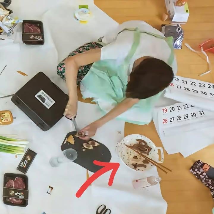 cortis_zip's tweet photo. keonho still using the pot he designed last year 😭😭😭😭🤏 https://t.co/OEAYcI9Tcg
