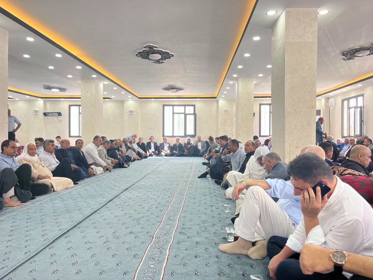 ProfDrDusak's tweet photo. AK Parti Eyyübiye İlçe Başkanımız Süleyman Elgün, belediye meclis üyelerimiz ve teşkilat mensuplarımızla birlikte; Ubade Aşireti kanaat önderlerinden merhum Mahmut Yılmaz’ın (Cavit) taziyesine katıldık.

Merhuma Allah’tan rahmet; ailesine, yakınlarına ve sevenlerine sabır ve başsağlığı diliyorum.

Rabbim mekânını cennet, makamını âli eylesin.