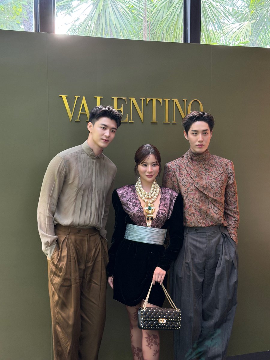 MchoiceTH's tweet photo. Thank you @MaisonValentino for having ‘Meen’ at ‘VALENTINO INTERFERENZE LUNCH / DINNER’ 

And thanks to all the fans for your love and support today. ♡

MEEN WITH VALENTINO
#ValentinoInterferenze
#Meennicha8 #thanapob_lee #supassra_sp
#MchoiceArtist https://t.co/RimsncrPvM