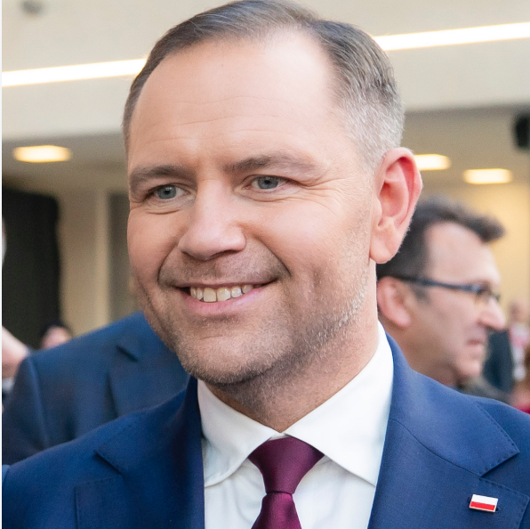 HubnerrMax's tweet photo. Nawrocki załatwił u Trumpa zgodę na stałą bazę USA w Polsce.

Tusk nie chciał bazy USA i tłumaczył się brakiem pieniedzy.

Nawrocki spotkał się z Tuskiem i zagroził, że jeśli będzie ją blokować, to ujawni na niego kwity.

Tusk przestał być niemieckim kacapem i "chce" bazy USA. https://t.co/5wAyBkZSY0