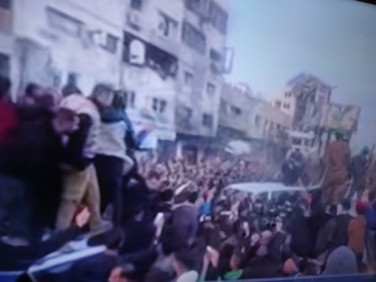 TimEdmonds5537's tweet photo. @ros_sara2002 GAZANS releasing female prisoners 

 ZERO starving ~ NOTE stolen AID trucks ~ Everyone has a cell ph 

    YES https://t.co/o02flCq3dF