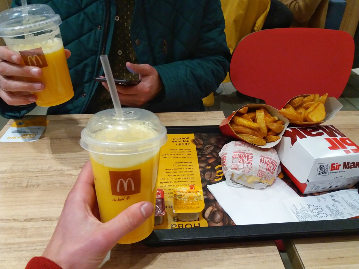Rom4ukkk's tweet photo. This time my #eromoments are just delicious food 😋

Maybe it's not something grandiose, but it's these little moments that make up the pleasant result of your work.

Thank you @earnos_io  for the opportunity to share such moments https://t.co/Fgk00gi8C5