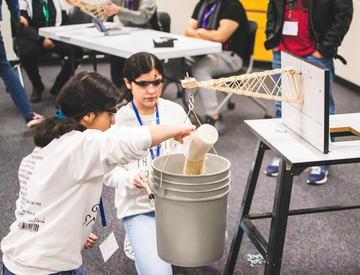 stcjaguars's tweet photo. South Texas College kicks off a celebration of curiosity and discovery. ⚛️ 👨💻
Prepare for an incredible afternoon exploring the worlds of Physics and Geophysics, featuring presentations and an immersive planetarium show! #SouthTexasCollege #STCinspires #Jagscience https://t.co/Df8MJiNKGk