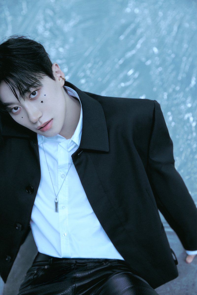 MODYSSEYWORLD's tweet photo. MODYSSEY The 1st EP
𝟸.𝙼𝚞𝚕𝚝𝚒𝚝𝚞𝚍𝚎: 𝙷𝚘𝚠 𝚆𝚎 𝙱𝚕𝚘𝚘𝚖

Concept Photo 2 : 𝚂𝚃𝙸𝙻𝙻 𝚂𝙰𝙸𝙻𝙸𝙽𝙶
#HENGYU #헝위

➤ 2026.10.12 6PM (KST)

#MODYSSEY #모디세이
#Multitude #HowWeBloom https://t.co/3nna8vApoS