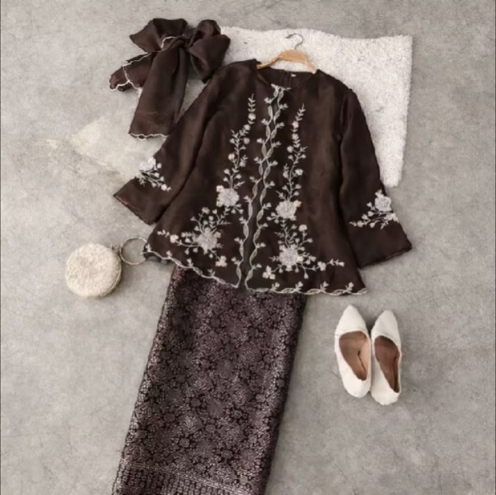 spillshopevd's tweet photo. rekomen bgtt kebaya wisuda ini guys

wisuda cuma sekali, kebayanya jangan asal pilih 🥹🎓🤍

Cantik, elegan, dan bikin momen wisuda makin spesial ✨
Auto pengen foto dari pagi sampai sore 😭🎀

wajib masuk wishlist 👀🛒
https://t.co/54s084nPZX
#kebayawisuda https://t.co/dLZS7uWbI2