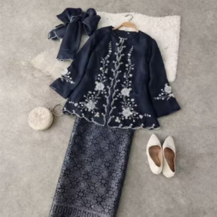 spillshopevd's tweet photo. rekomen bgtt kebaya wisuda ini guys

wisuda cuma sekali, kebayanya jangan asal pilih 🥹🎓🤍

Cantik, elegan, dan bikin momen wisuda makin spesial ✨
Auto pengen foto dari pagi sampai sore 😭🎀

wajib masuk wishlist 👀🛒
https://t.co/54s084nPZX
#kebayawisuda https://t.co/dLZS7uWbI2